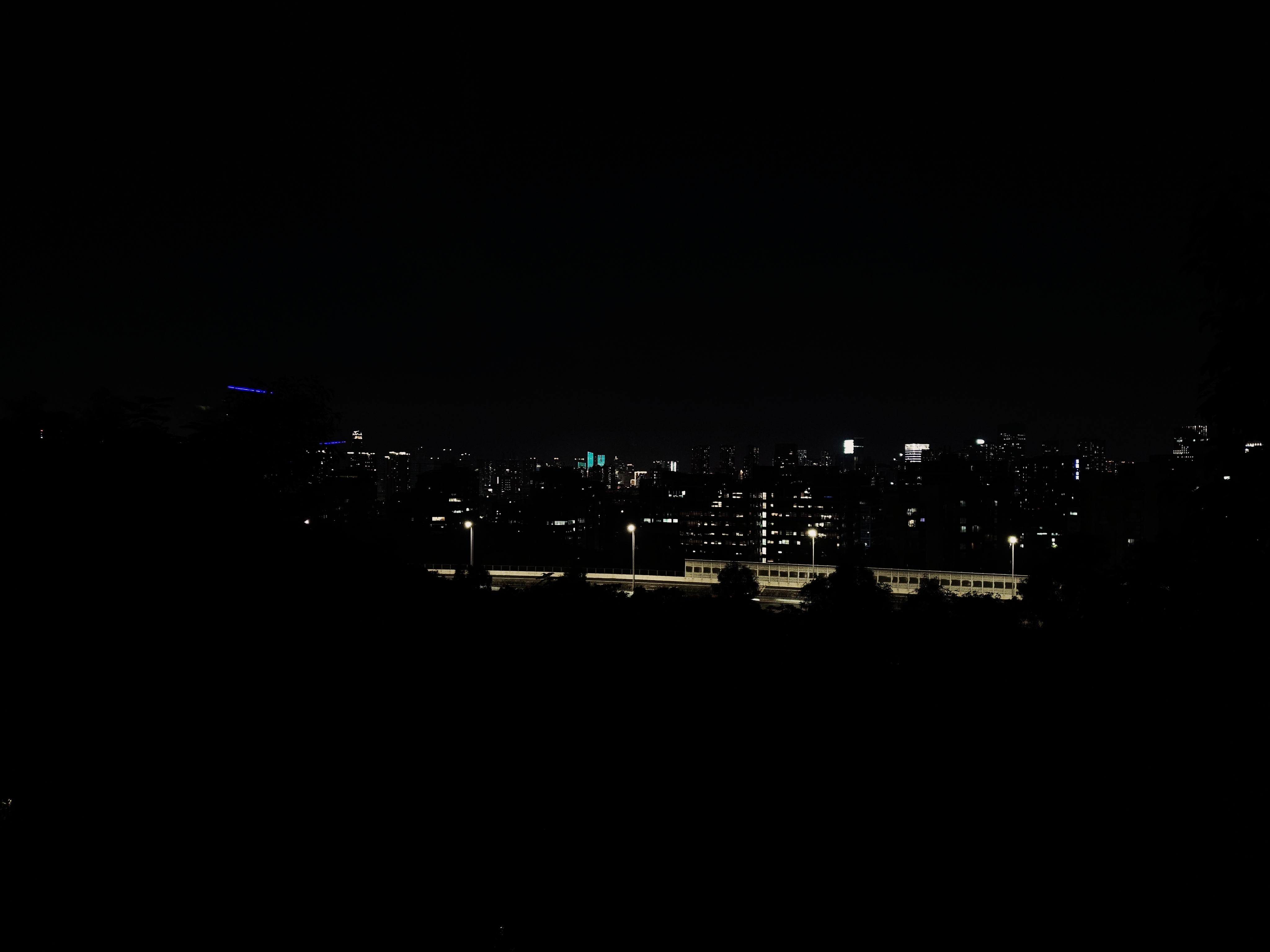 调低曝光度，让眼花缭乱的LED安静一会